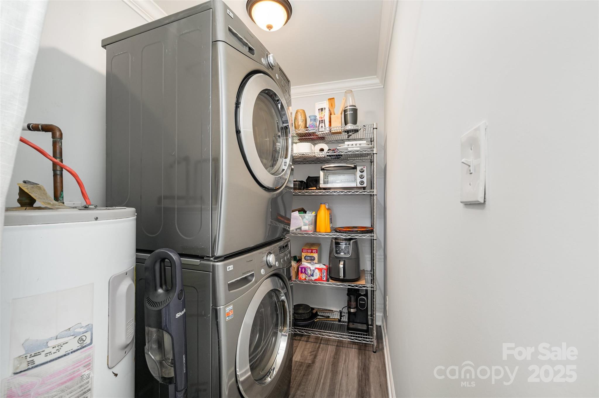 Charlotte, North Carolina 28205, United States, 2 Bedrooms Bedrooms, ,1 BathroomBathrooms,Residential,Active,191835