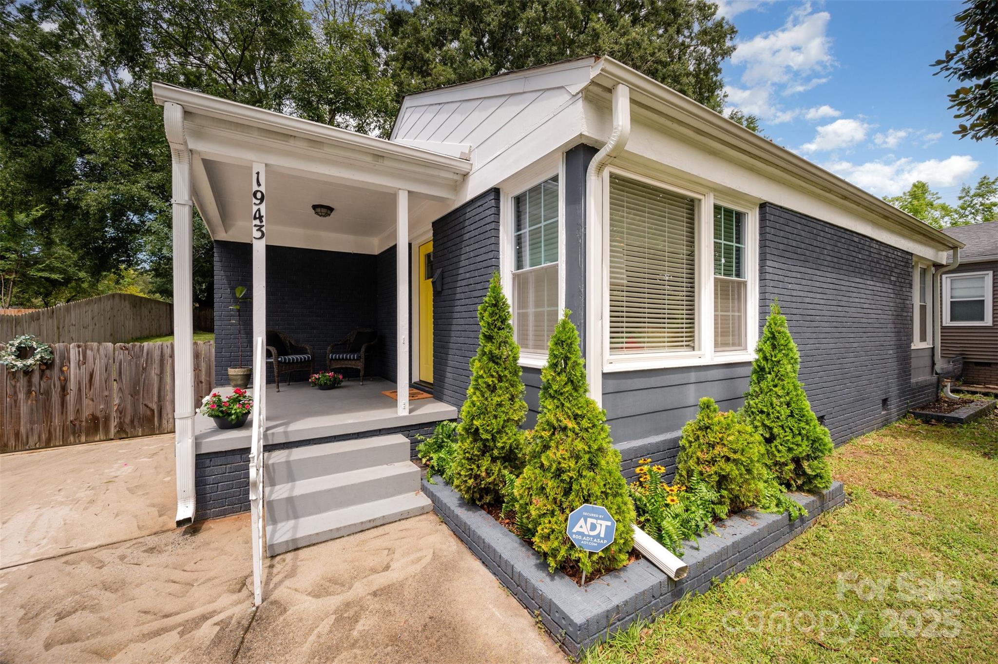 Charlotte, North Carolina 28205, United States, 2 Bedrooms Bedrooms, ,1 BathroomBathrooms,Residential,Active,191835 Charlotte, North Carolina 28205, United States, 2 Bedrooms Bedrooms, ,1 BathroomBathrooms,Residential,Active,191835