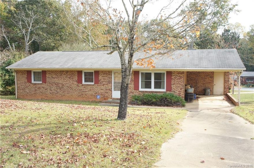 Although it seems to be a very structurally sound home, being sold purely as-is. 10 day right of inspection, $200.00 minimum due diligence fee, 3BR, 1BA home that needs updating. Home is going to be cleaned of all boxes. Check the comps in the area. Great first home or potential for strong investment.