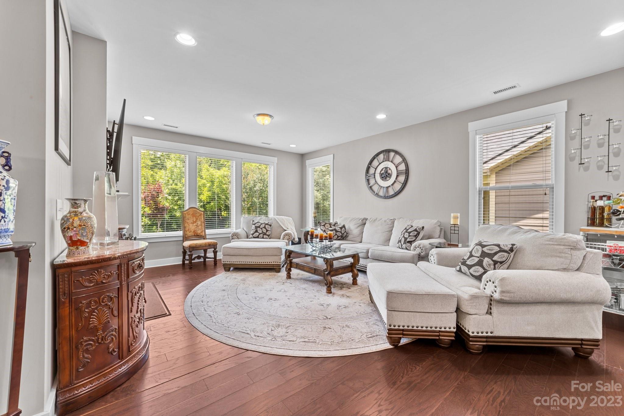 Johnson Manor - Residential