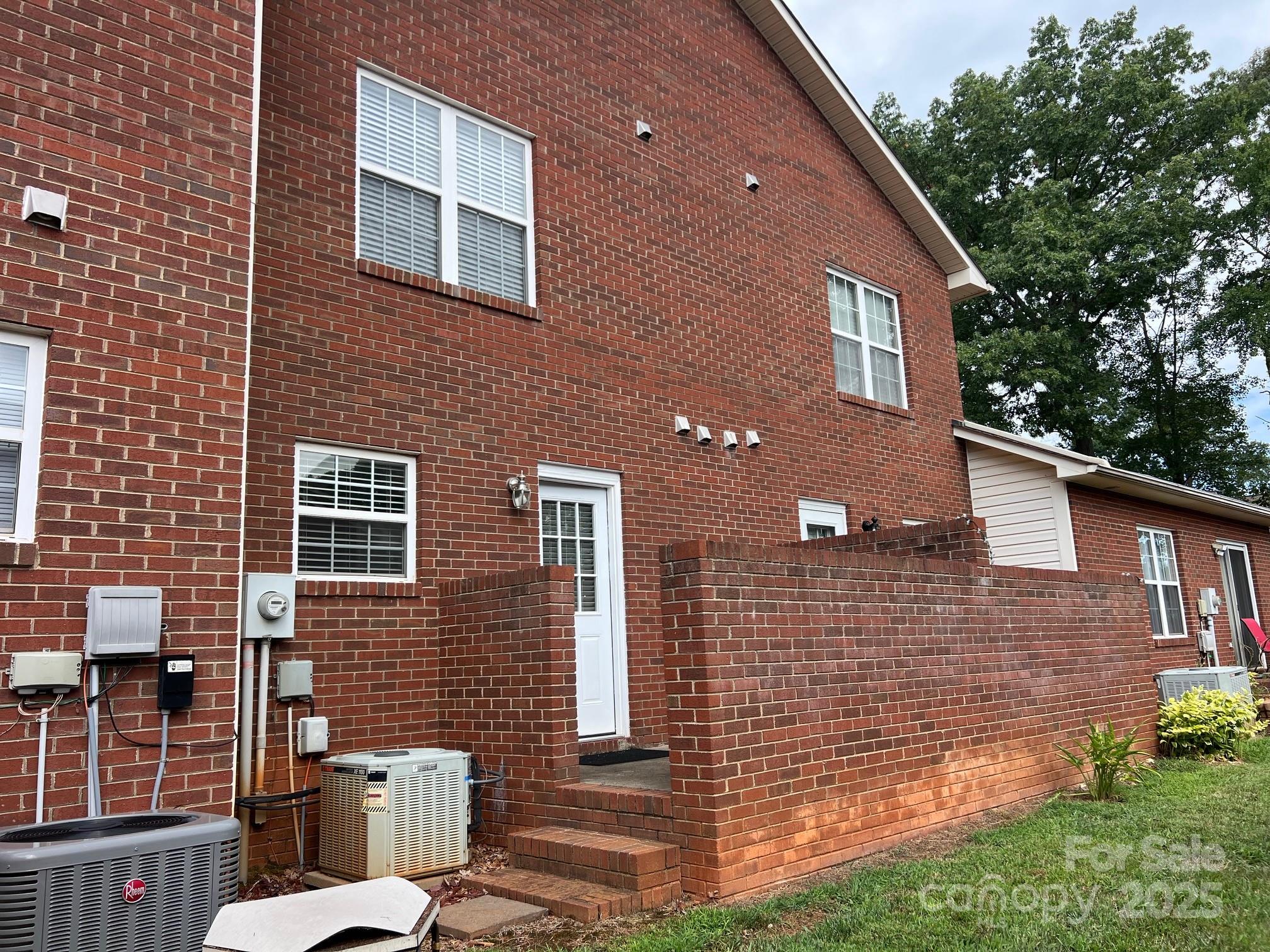102 Brandywine Drive NE