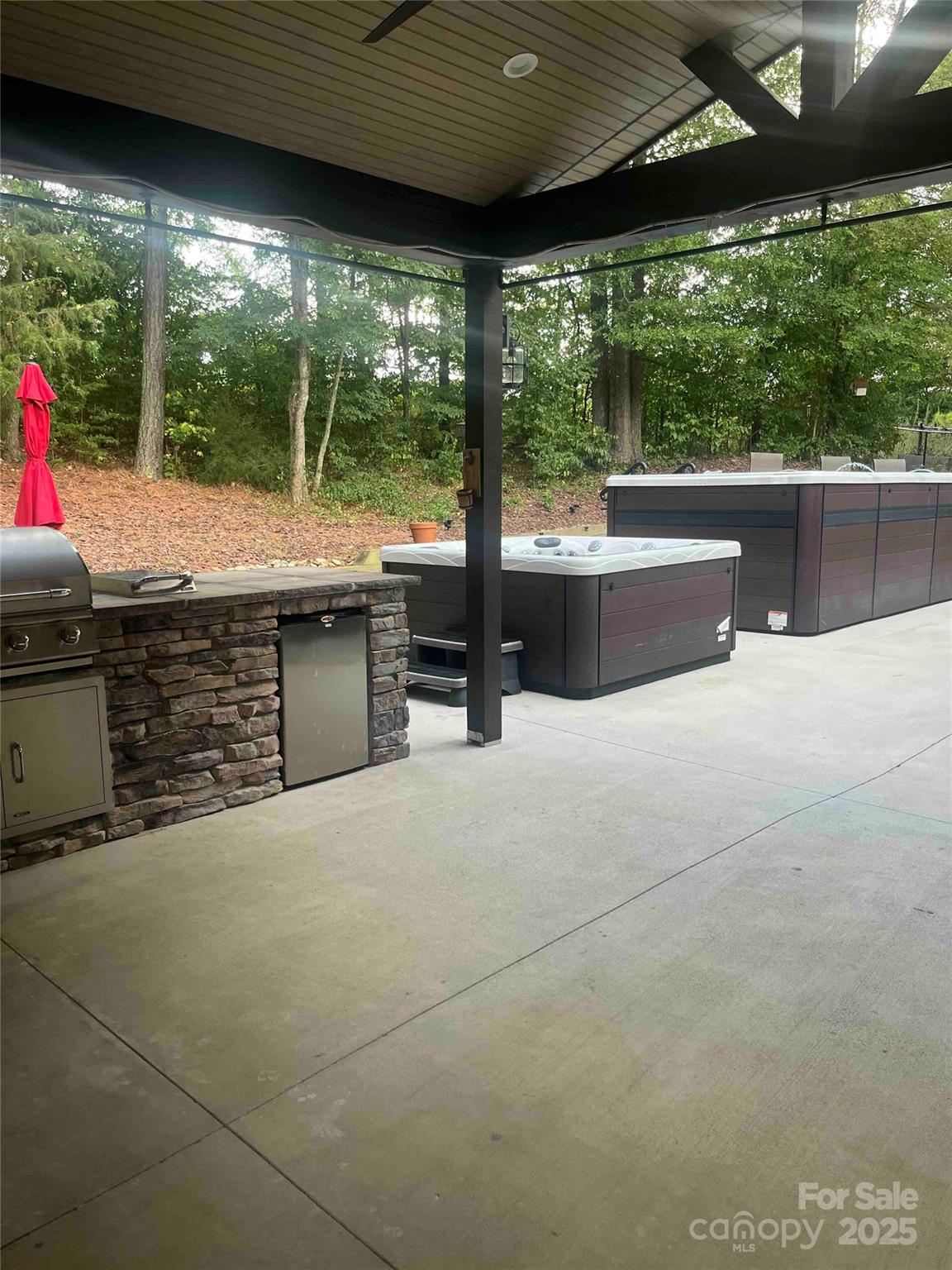 134 Lakeshore Hills Drive