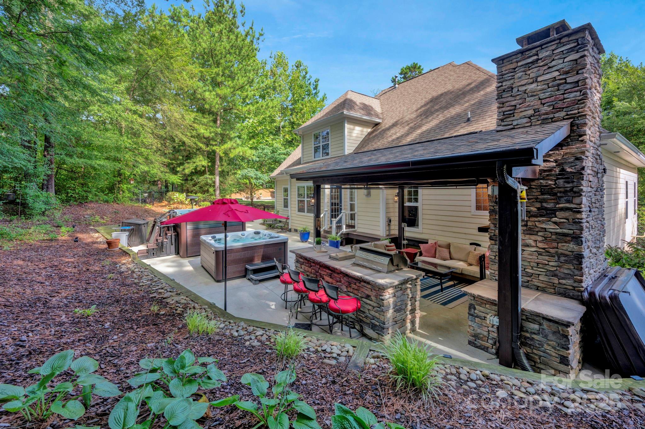 134 Lakeshore Hills Drive