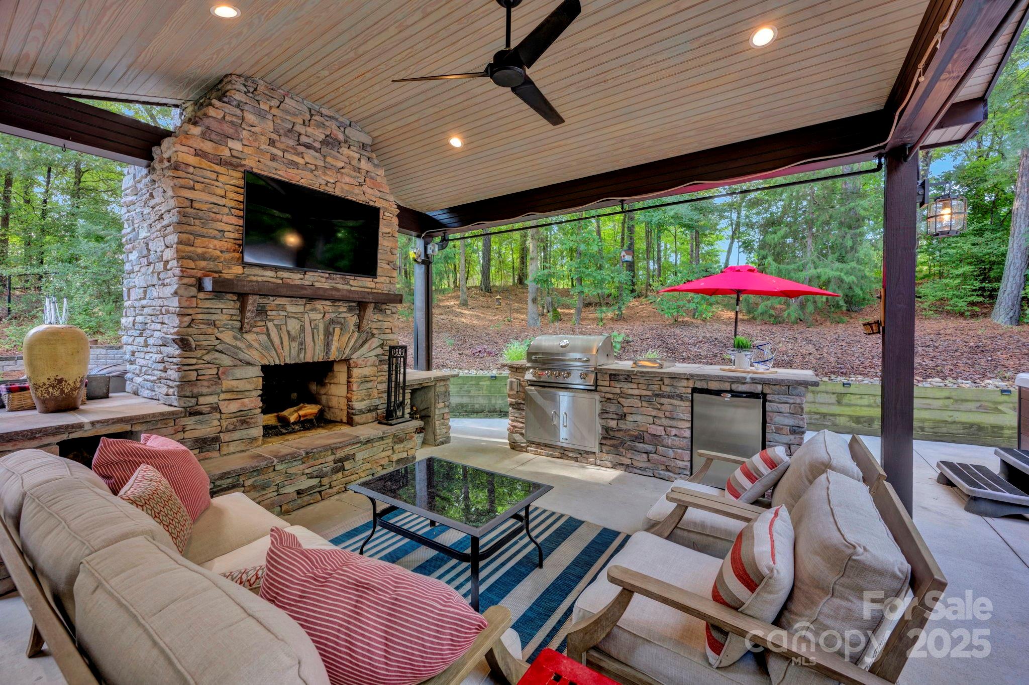 134 Lakeshore Hills Drive