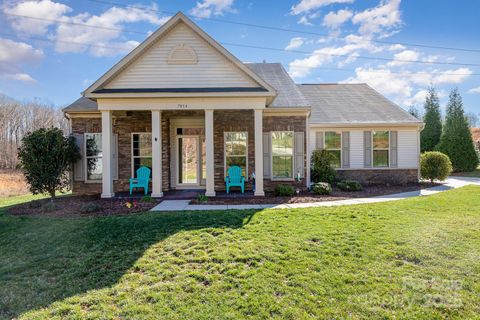 7034 Pin Oaks Drive Denver NC 28037