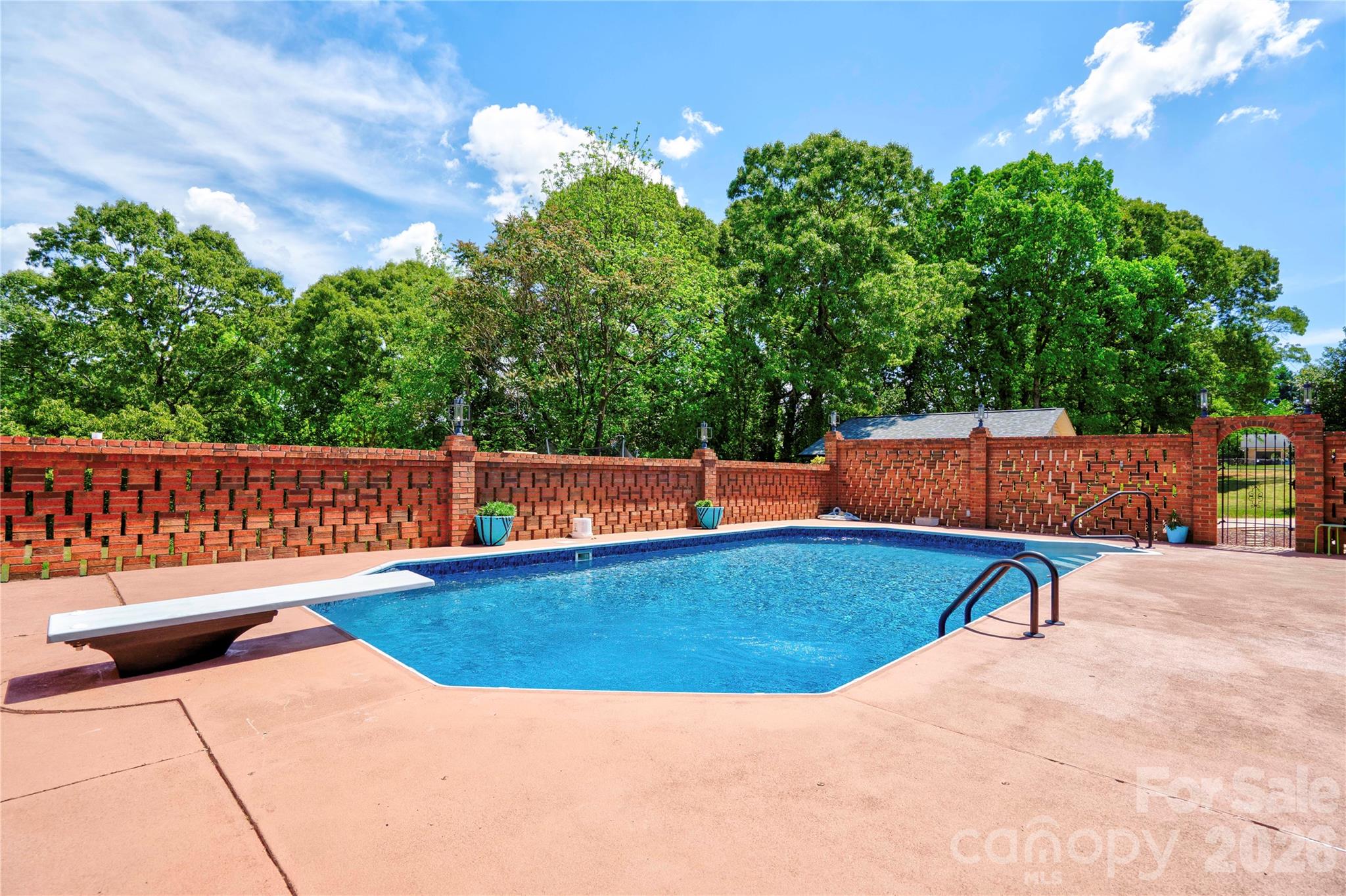 Knollwood - Residential