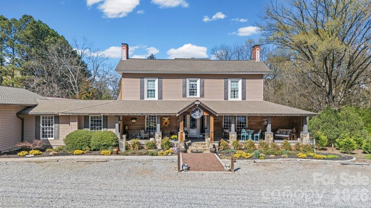 1307 Oakridge Farm Highway