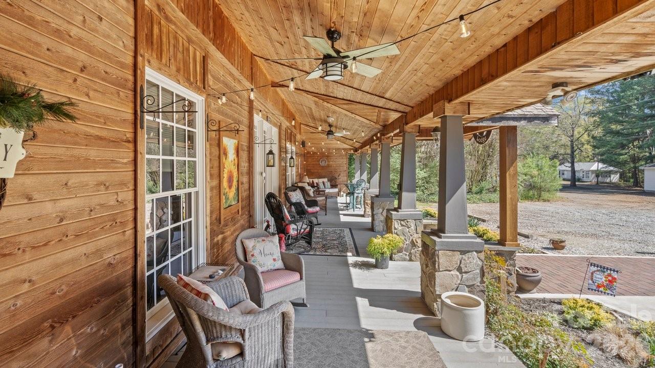 1307 Oakridge Farm Highway