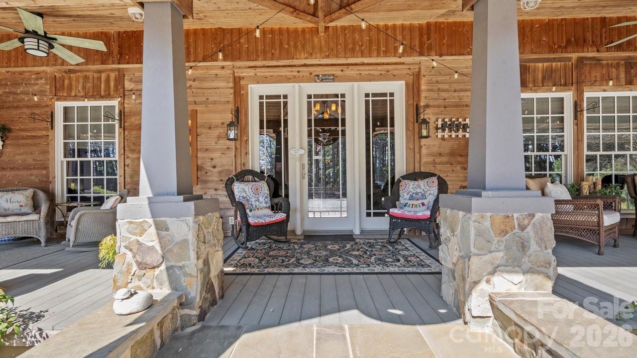 1307 Oakridge Farm Highway