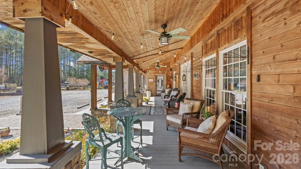 1307 Oakridge Farm Highway