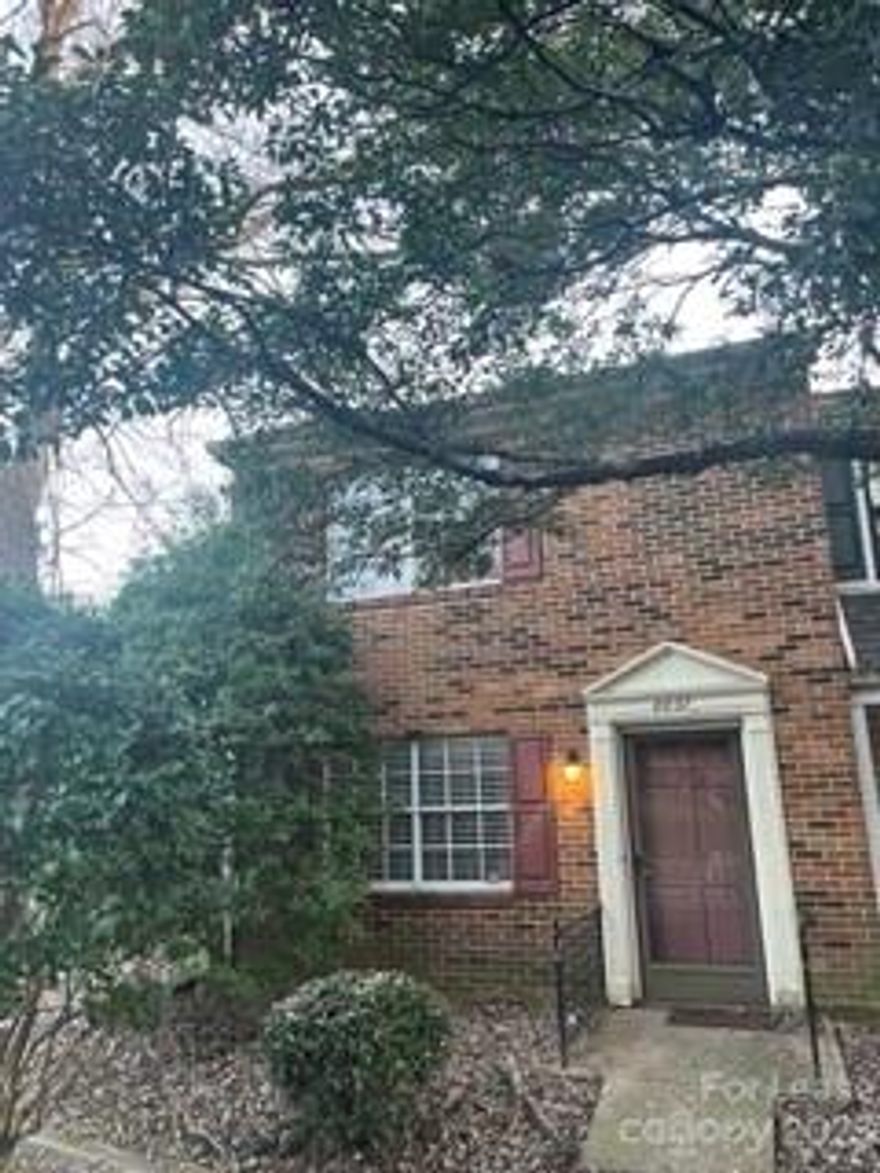 Beautiful 2 story end unit townhouse. Complete with an inclosed patio that opens to a grassy area. Brand new luxury Vinyl plank. 2 Beds 1 full Bath on second floor, 1/2 bath on the main floor. Washer and Dryer included. Within 1 min of 485, and extremely close to shopping, dining, and entertainment.