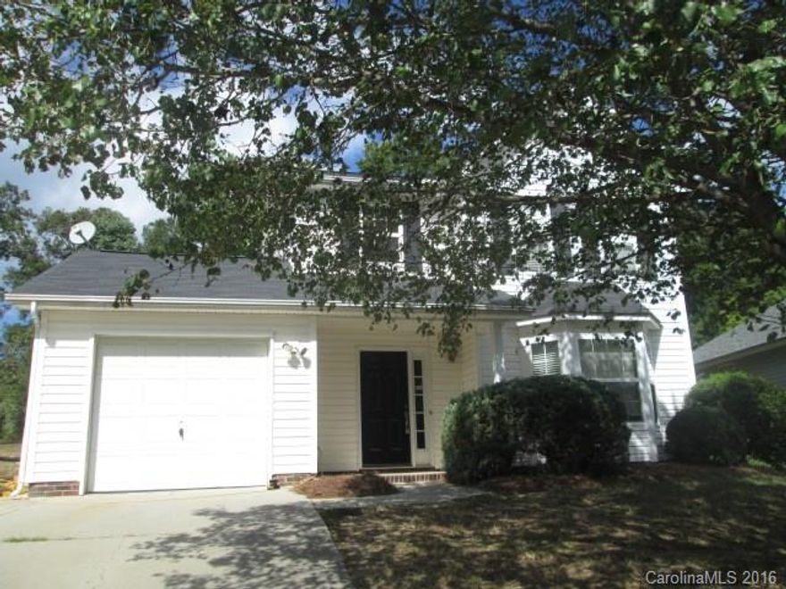 Fenced back yard, new carpet, fresh paint, 24x10 screened porch, washer/dryer included. Convenient to Mt. Island Lake, shopping, restaurants, uptown and university area.  Pet fee is per pet that does not exceed 30 lbs.