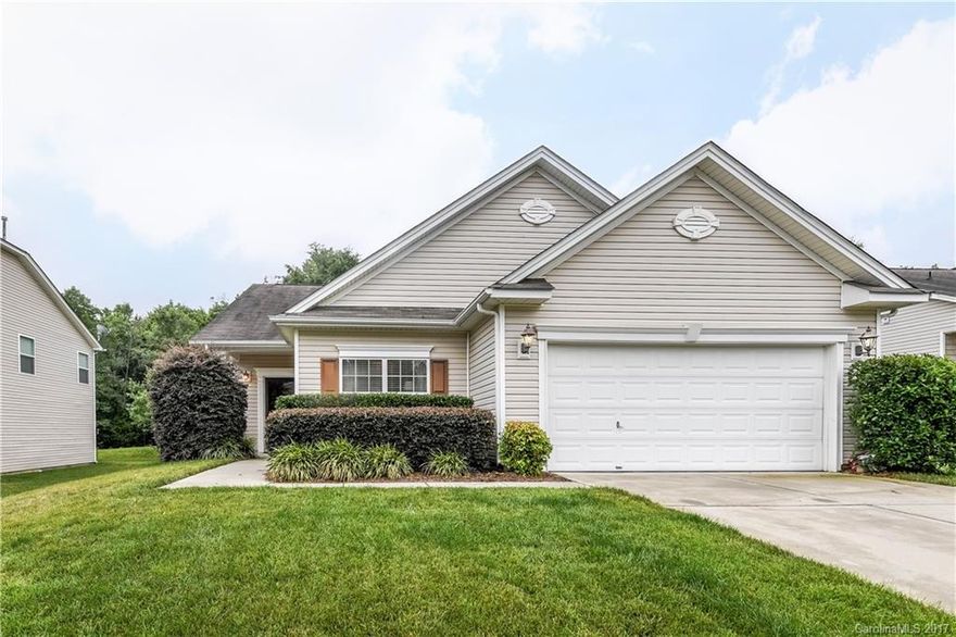 Beautiful 3 bed/2 bath one story home w/ wooded, private backyard. Open floor plan. Large great room w/ crown molding. Spacious master w/ walk in closet. Neighborhood has pool. Conveniently located near I77.