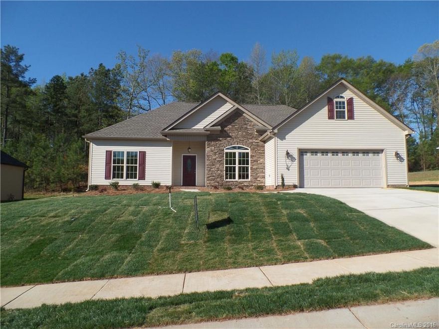 Charming new home w/ open split bedroom floor plan, neutral décor to personalize to your specific taste. Oversized kitchen w/ stainless appliances, island, granite countertops & under cabinet lighting. Gas fireplace w/ remote & mantle. Spacious Master bedroom & bath that include his/her closets, double sinks, and garden tub that feels like a spa. The patio is perfect for entertaining with lots of privacy. Trane HVAC. Sodded yard, 2 car garage, great schools, and only 15 mins. to I-77!