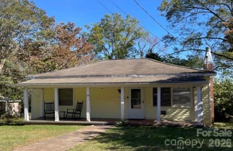 Photo of 138 N Meridian Street, Rutherfordton, NC 28139 (MLS # 4360000)