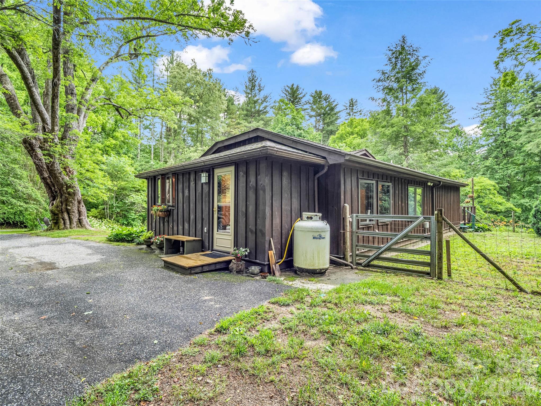 2212 Green River Road