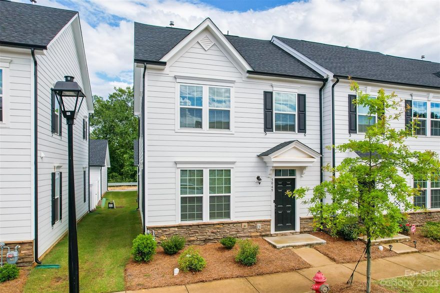Absolutely stunning almost new and completely move in ready end unit townhome in Gastonia, NC. Upon entering the home, you'll be greeted by a spacious and inviting living room with plenty of natural light. The updated kitchen boasts upgraded soft gray cabinetry,  granite countertops and stainless steel appliances. This home features a two-car garage, tankless water heater, and gas installed on patio. Enjoy outdoor living on the private fenced backyard, perfect for entertaining or relaxing. HOA covers roof, exterior and landscaping! With easy access to lake wylie, restaurants, and grocery, this home is waiting for you to make it your own. Do not miss out on this exceptional home in a thriving community!
