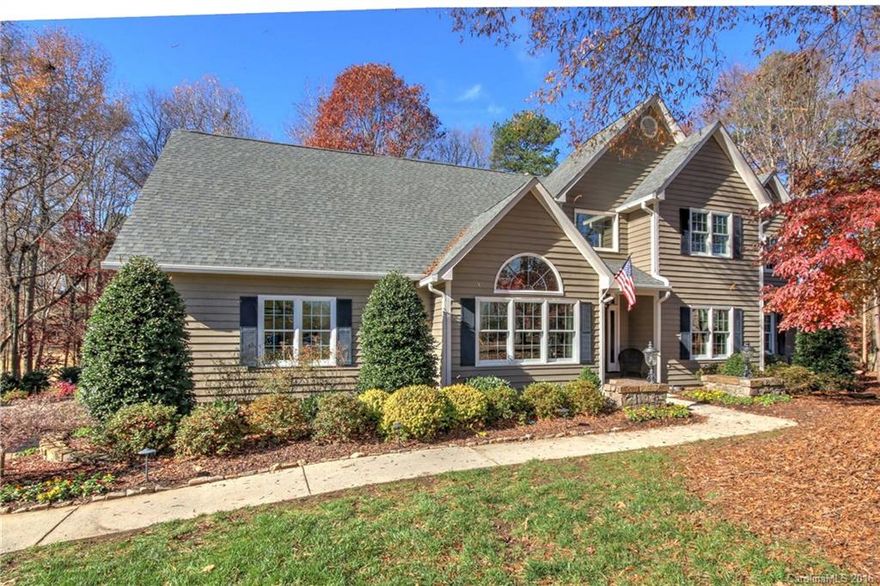 OUTSTANDING FIVE BEDROOM GORGEOUS HOME SITUATED IN RIVER RUN AT THE #3 FAIRWAY CUL-DE-SAC. RECENT UPDATES SS APPLIANCES, KIT CABNITRY, GRANITE "ALL" COUNTERTOPS INCLUDING BATHROOMS, HARDWOODS (WAIT TIL YOU SEE GREAT ROOM), ALL WINDOWS. HUGE STONE FIREPLACE GREAT RM,  LUXURY MASTER BATH, OVERSIZE DECK, SCREENED SIDE PORCH, LARGE FORMAL DINING RM, 3 FIREPLACE, CATHEDRAL & TRAY CEILINGS, EXTENSIVE CROWN MOULDINGS, STONE LANDSCAPE WALLS. LOWER LEVEL COULD BE MOTHER-IN-LAW QUARTERS! NO REPAIRS NEEDED