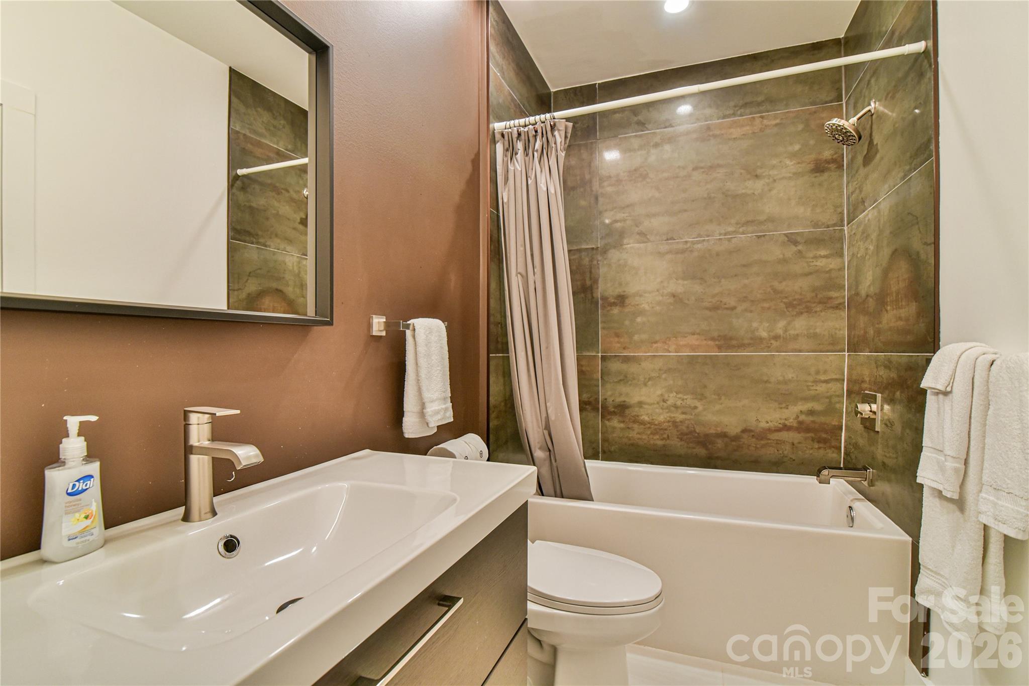 High Cliffs at Round Mountain - Residential