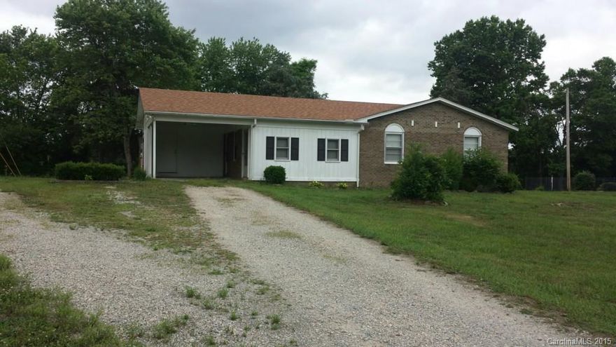 Affordable 3 bedroom, 2 bath home in North Stanly. Located on a quiet cul-de-sac street. Perfect for first time home buyers or someone looking to downsize.