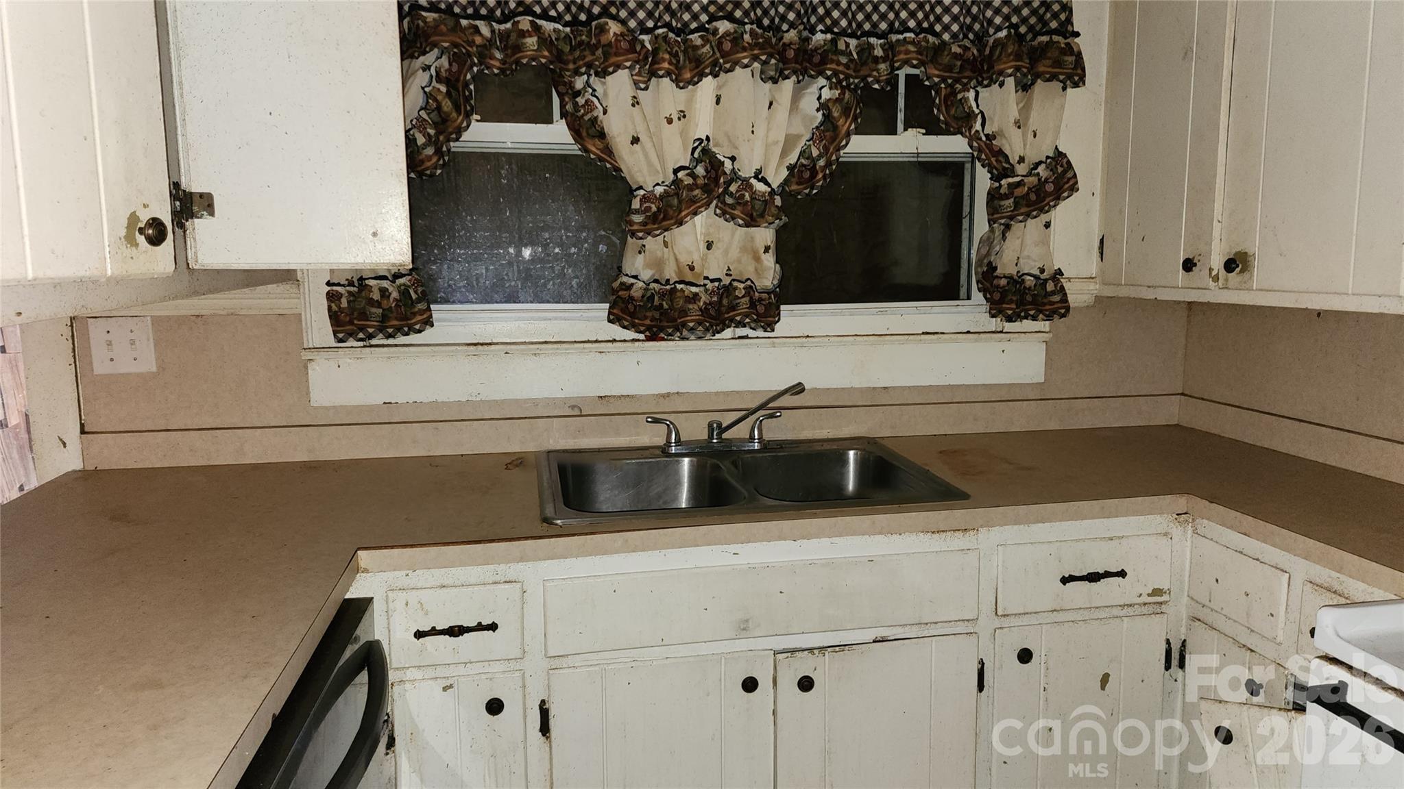 906 Trogdon Street