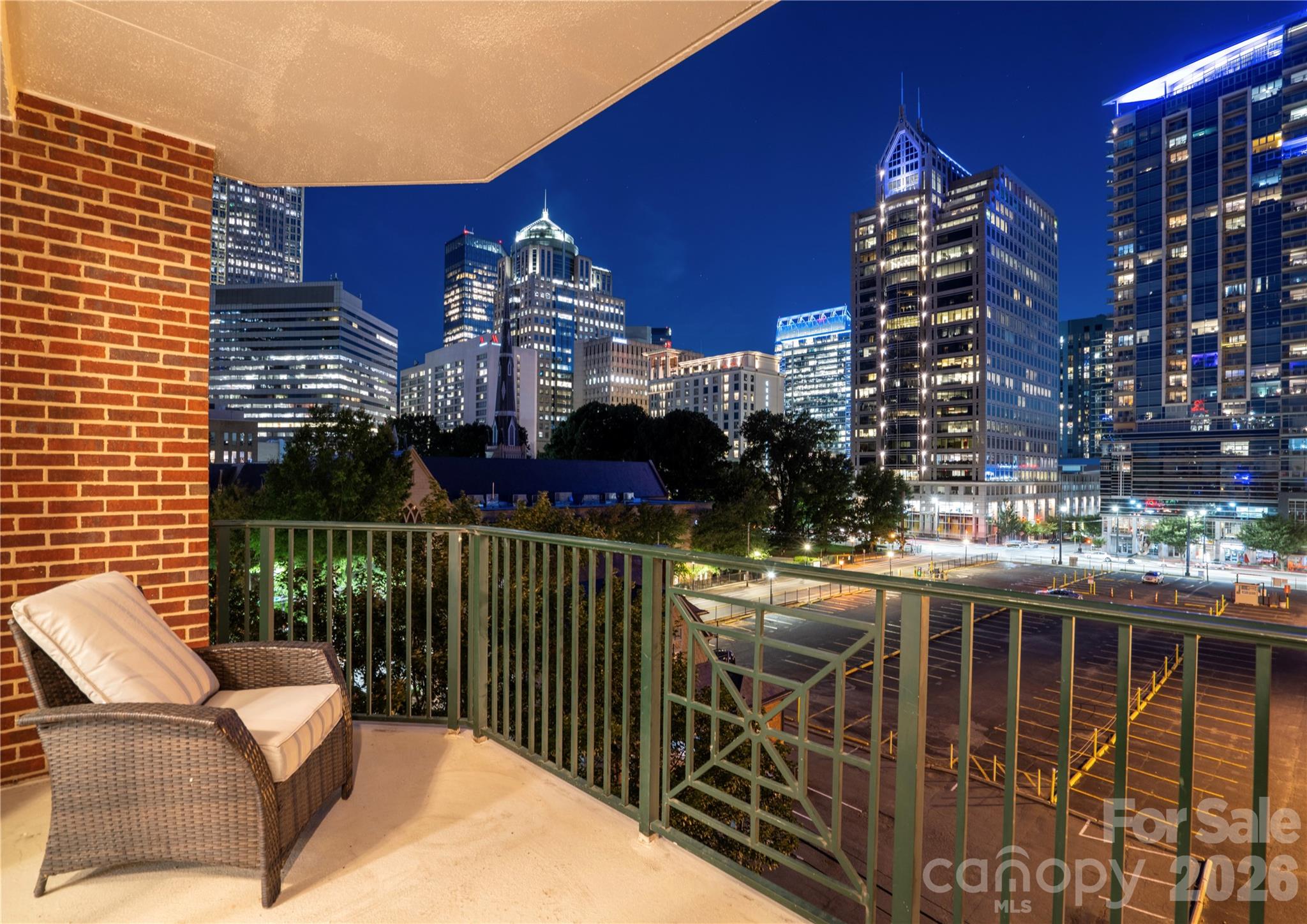 300 W 5th Street