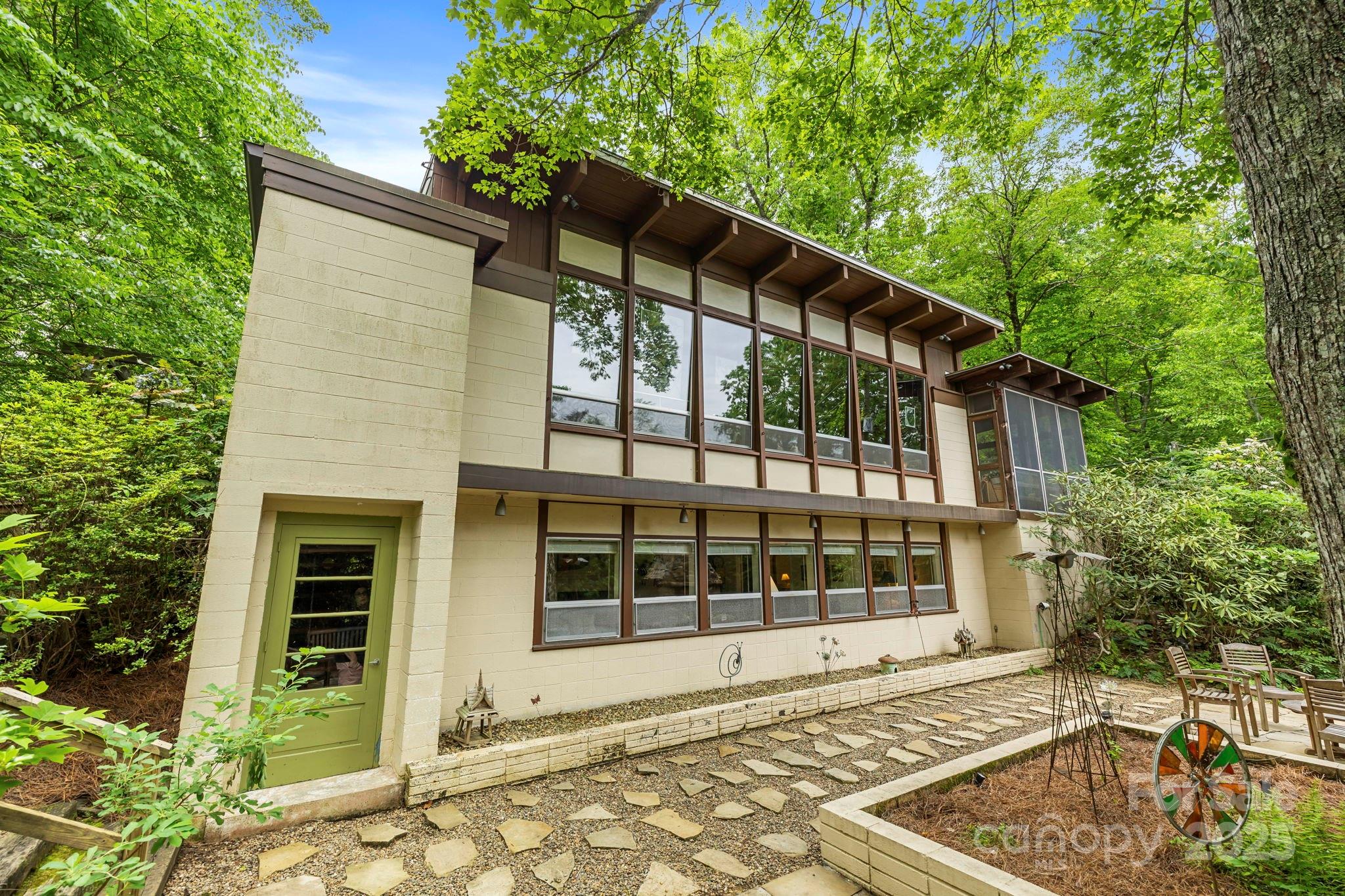 21 Rhododendron Road