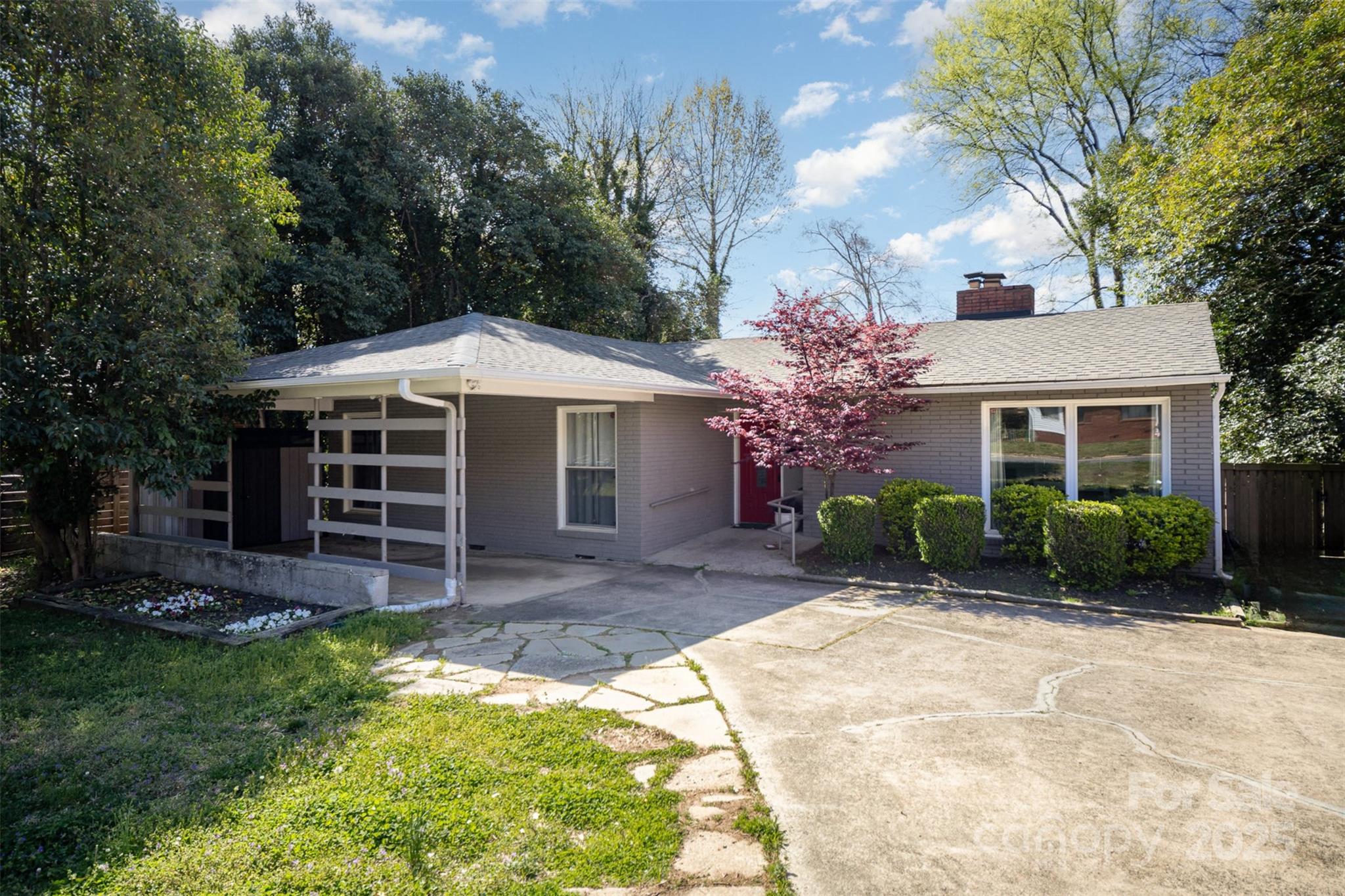 842 E Woodlawn Road