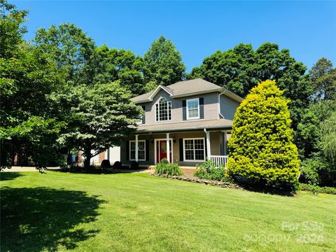 Single Family Residence in Hickory NC 5039 Mark Drive.jpg