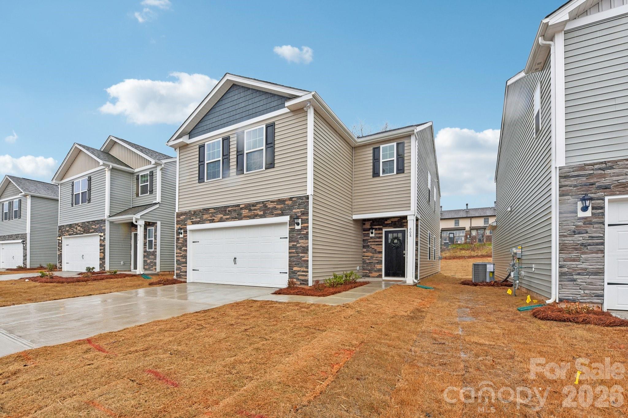 The Hamptons at Hickory - Residential