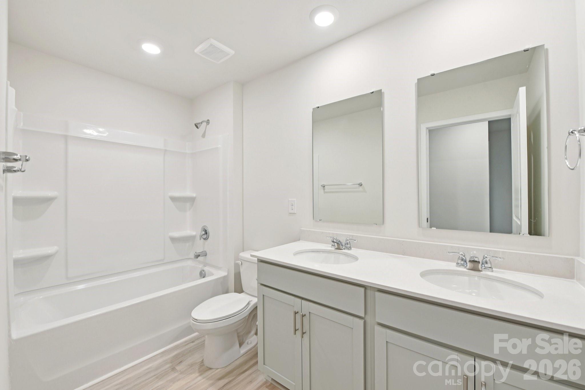 The Hamptons at Hickory - Residential