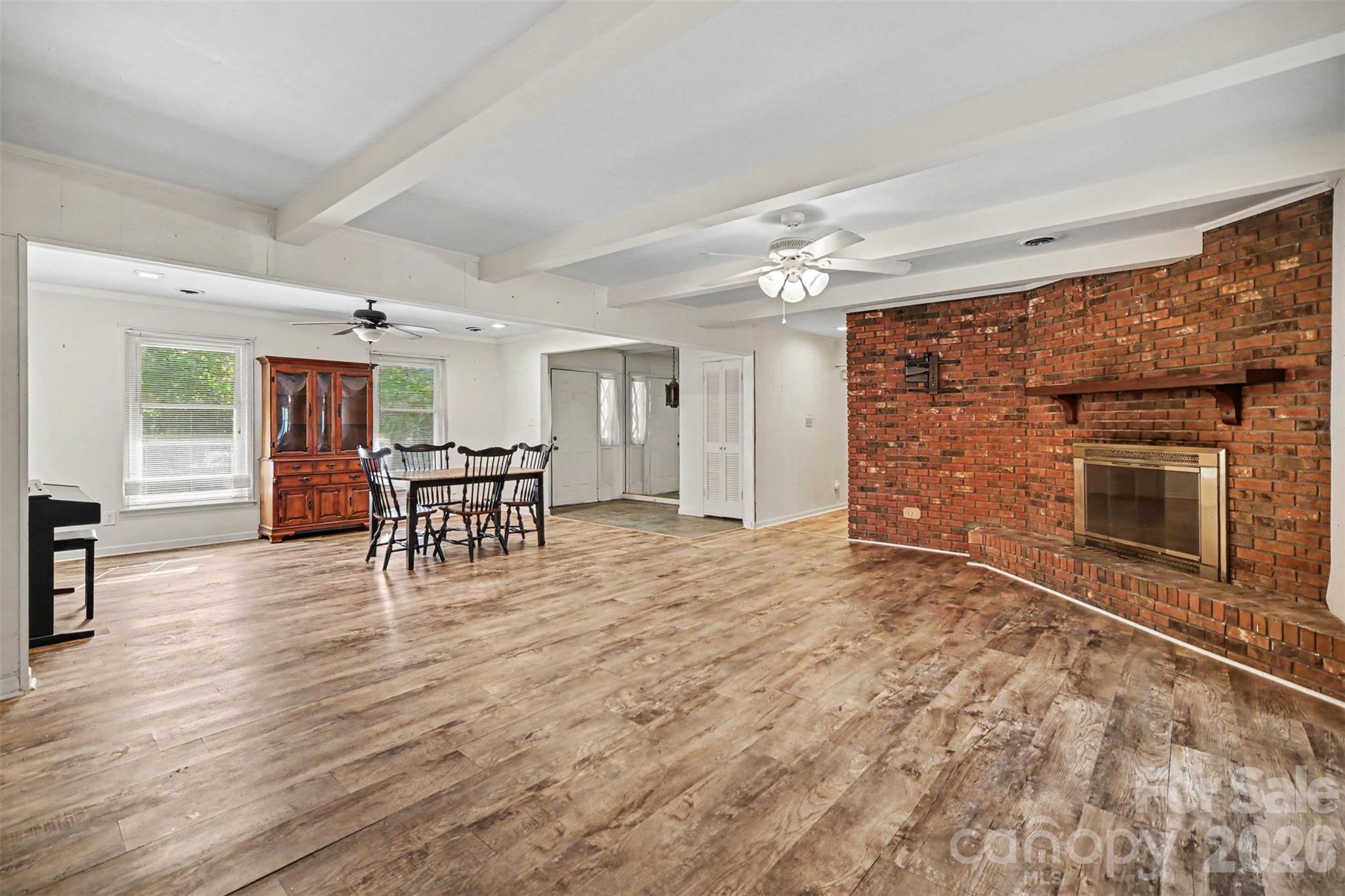 402 Sunset Circle