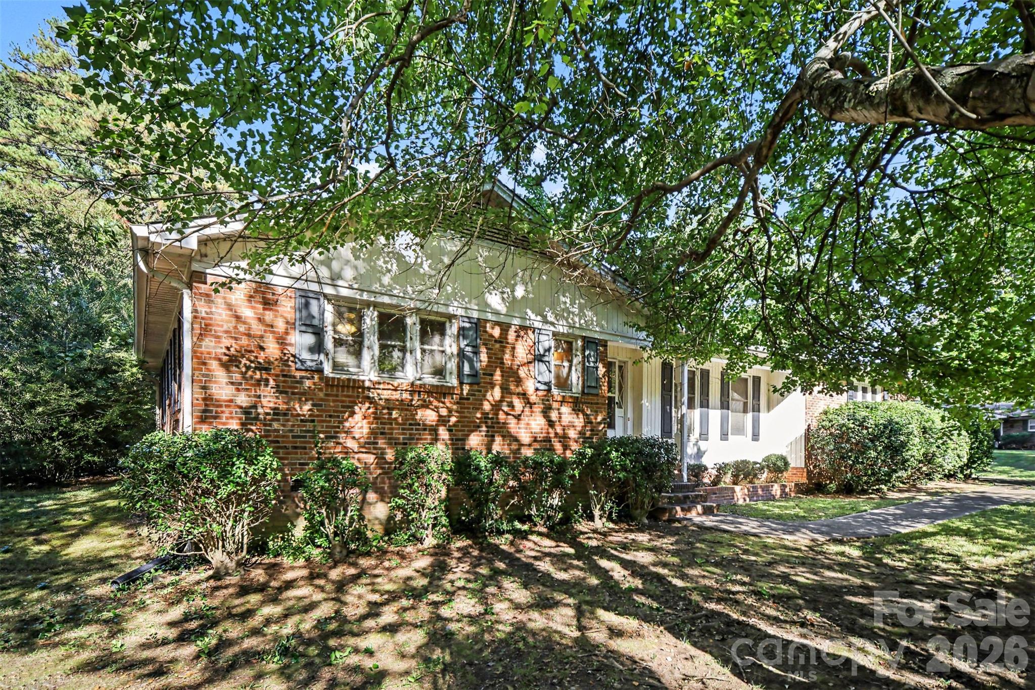 402 Sunset Circle