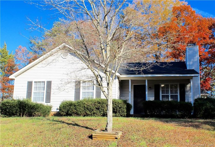 Charming 3 bed 2 bath ranch home featuring brand new appliances, granite countertops, new carpet and laminate wood flooring. Cozy wood burning fireplace in great room with vaulted ceiling. Freshly painted throughout. New roof and AC unit 2017. Conveniently located near 485, I77, uptown and the airport.