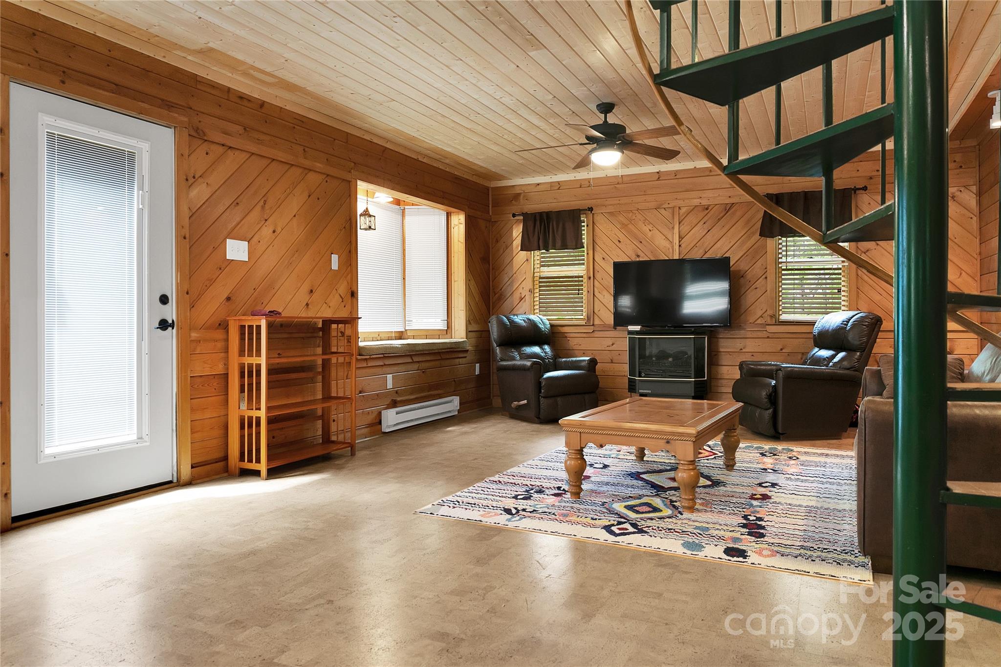 Round Mountain - Residential