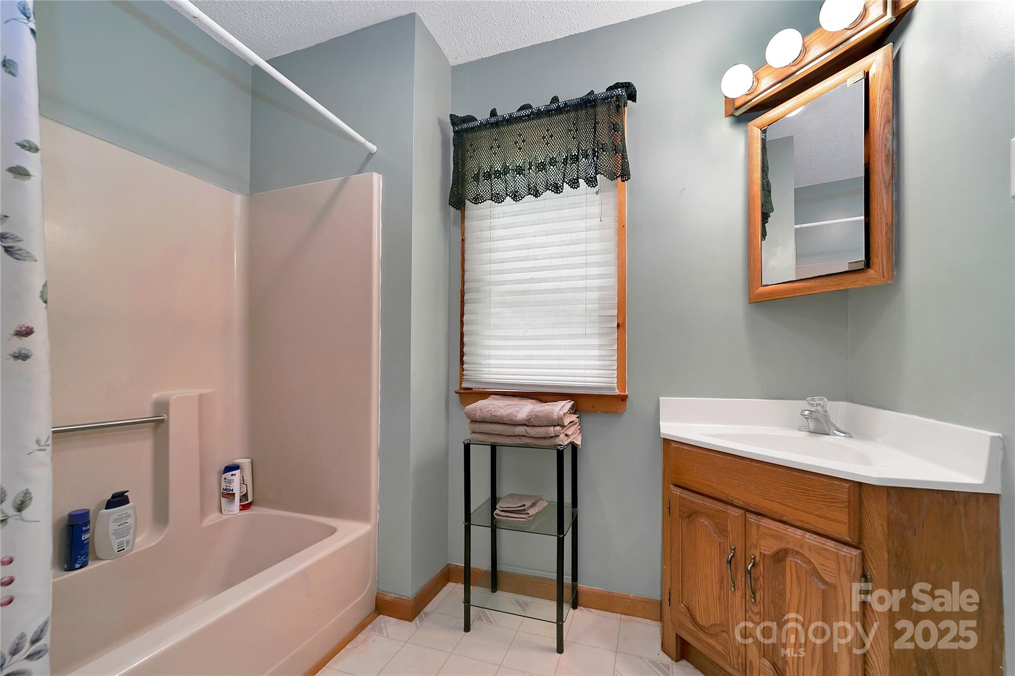 Round Mountain - Residential