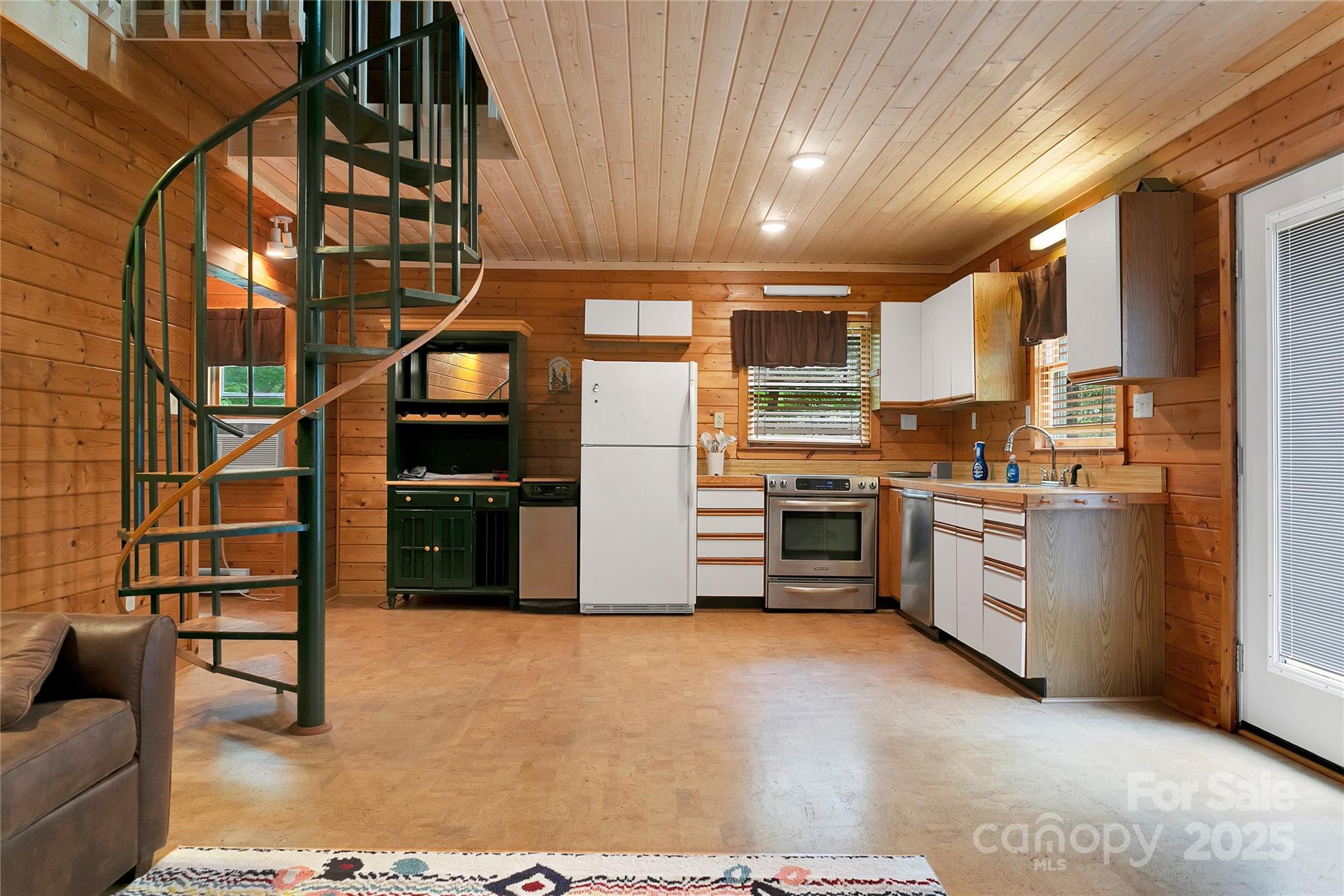 Round Mountain - Residential