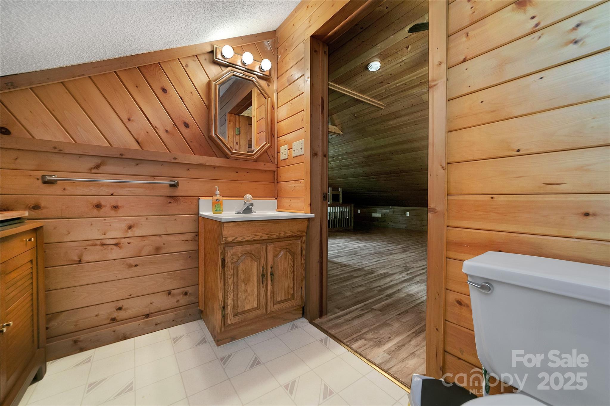 Round Mountain - Residential