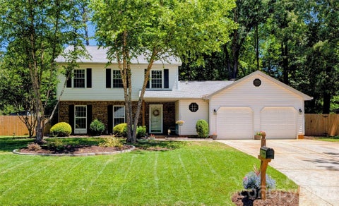 Photo of 2509 Jaywick Lane, Matthews, NC 28105 (MLS # 4389883)