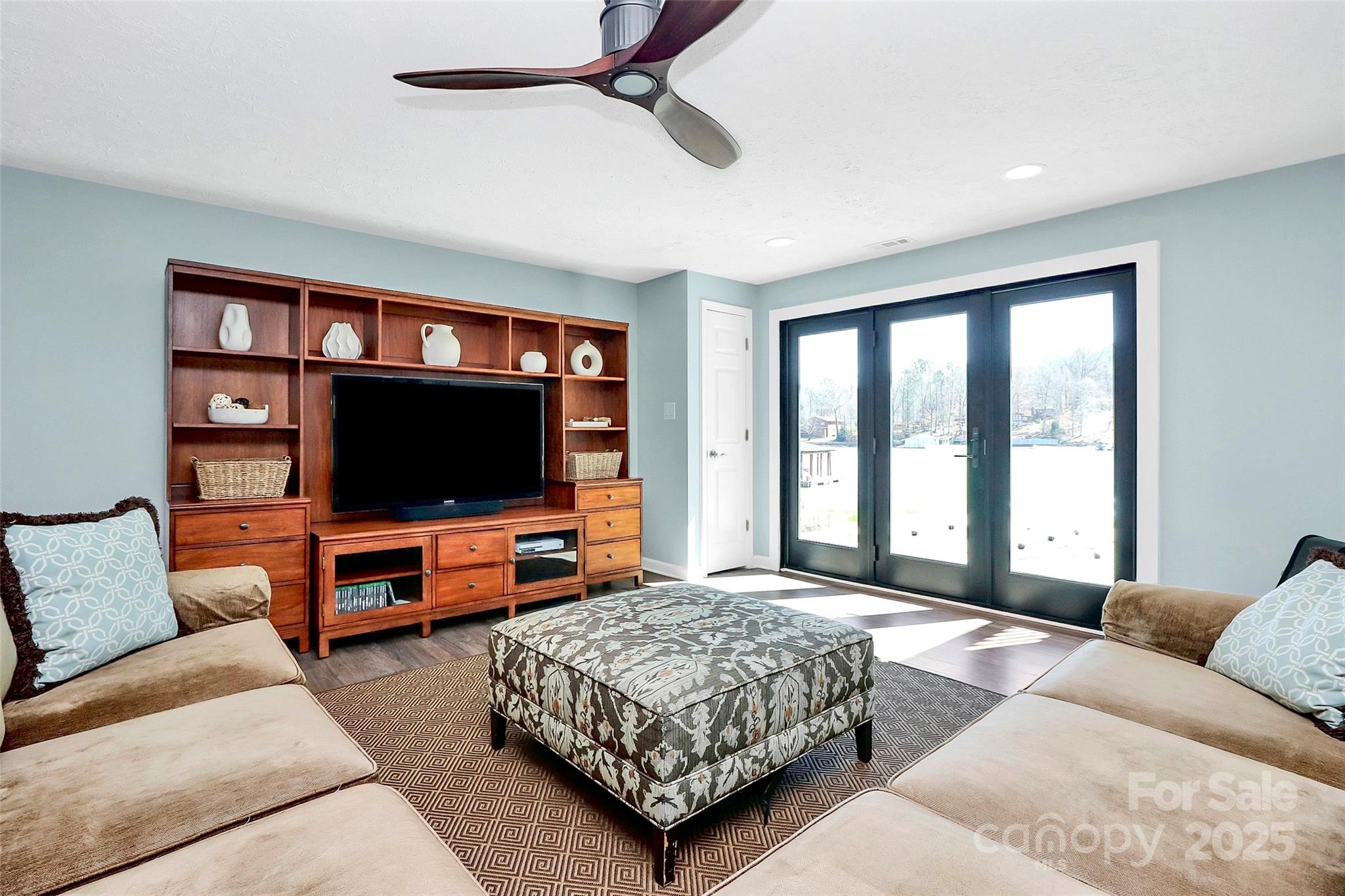 Captains Cove - Residential