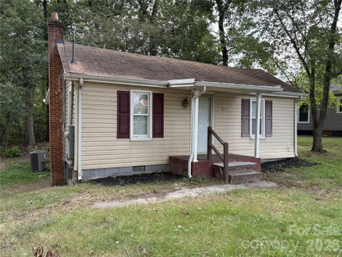 Photo of 612 24th Street SW, Hickory, NC 28602 (MLS # 4422503)
