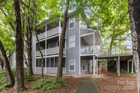 6011 Treetop Court Charlotte NC 28212