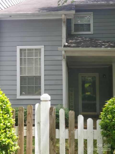 6011 Treetop Court Charlotte NC 28212