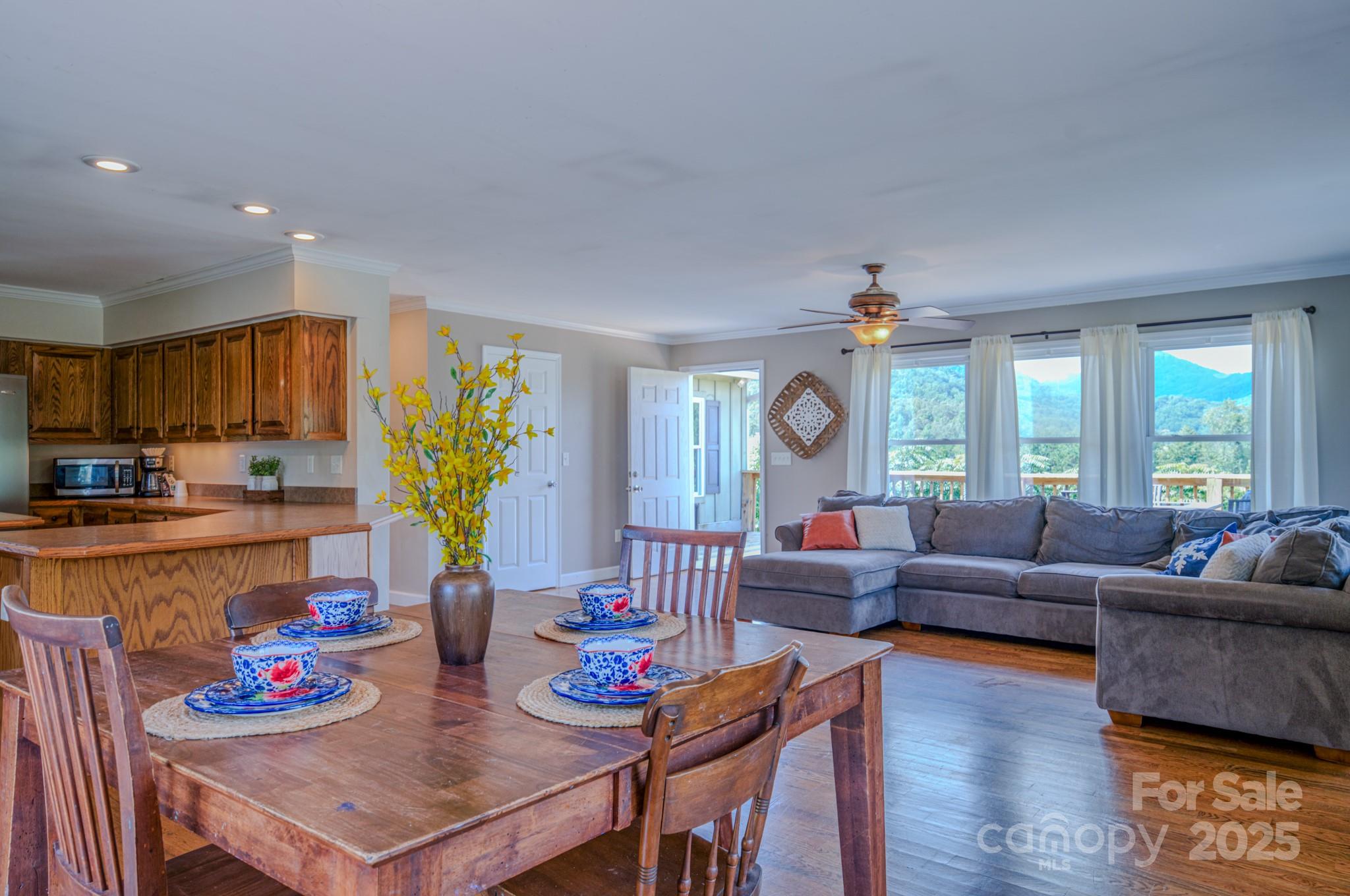 44 Crystal View Way