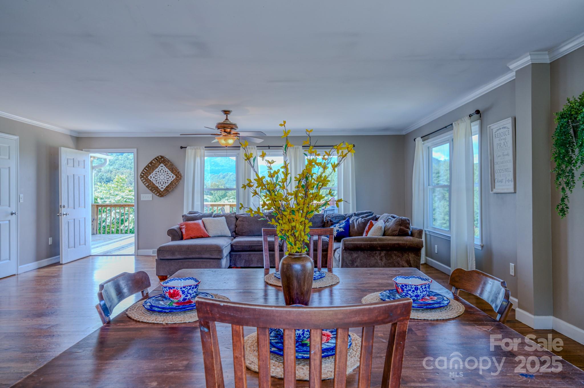 44 Crystal View Way