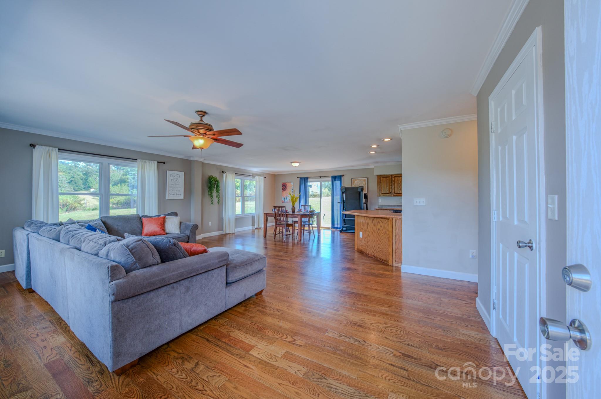 44 Crystal View Way