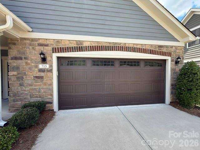 715 Poplar View Drive NW