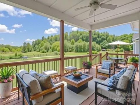Photo of 200 Leyland Circle, Hendersonville, NC 28792 (MLS # 4278739)