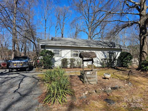 Single Family Residence in Matthews NC 633 Lakewood Drive.jpg