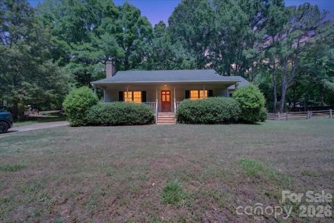 Photo of 7615 Alexander Road, Charlotte, NC 28270 (MLS # 4375335)